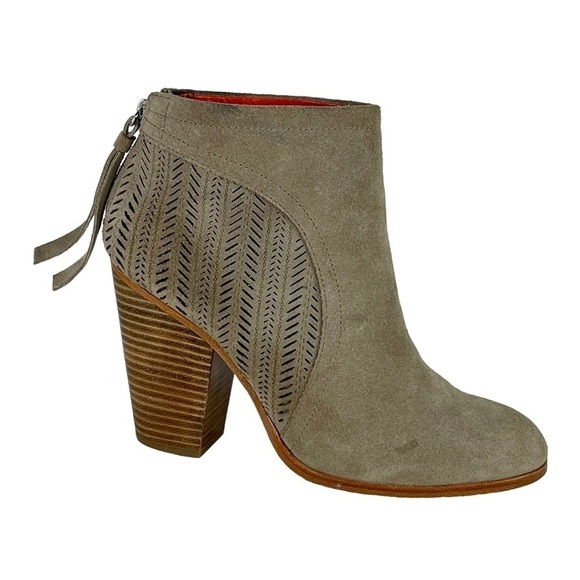 COACH HONEY Q1963 TAN PERFORATED SUEDE LEATHER ZIP BACK HEELED ANKLE BOOT BOOTIE - Picture 1 of 14